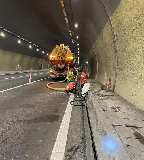 仁化隧道排水渠清淤